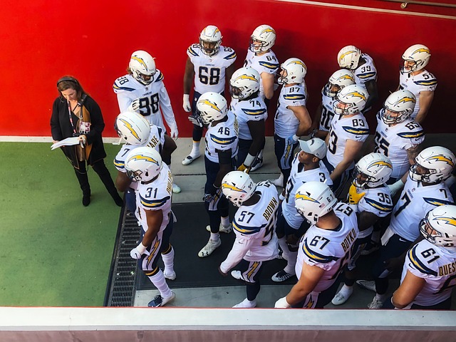 他在关键时 他在关键时